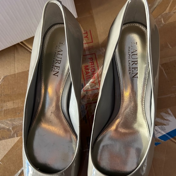 Alfanu  taupe heels like new with no box - Picture 4 of 4